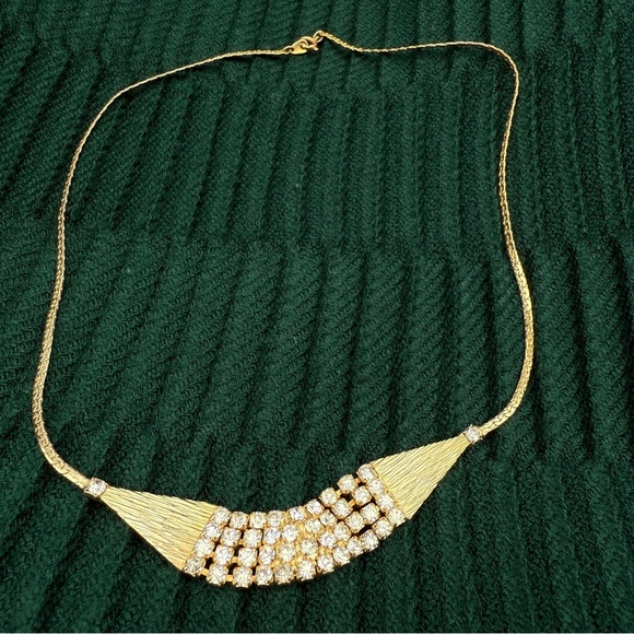 Luxurious Sparkly Gold Plated Collar Necklace with Crystal Accent Pendant - Picture 15 of 15